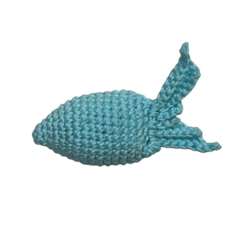 100% handmade crochet fish toy for cats with catnip inside! 100% cotton yarn